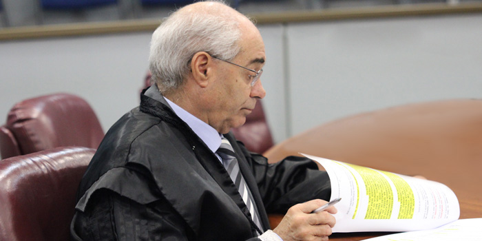 O conselheiro Mauri Torrres relatou o Processo (Foto: Thiago Rios Gomes)